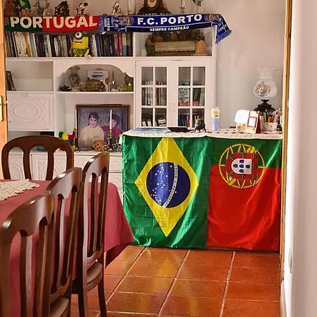 Ap Luso Brasileiro בית הארחה *